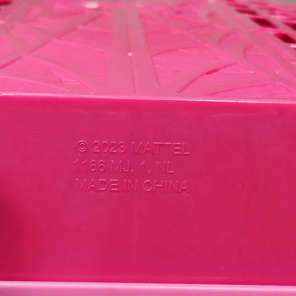 Monster High Skulltimate Secrets Draculaura Coffin Locker‎ Storage Case Pink Red